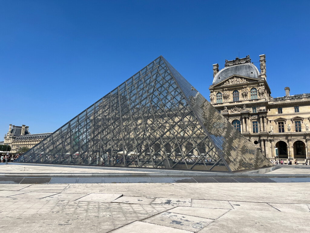 Pyramide du Louvre, Paris, France